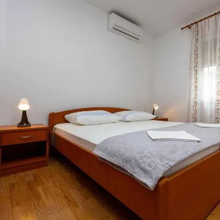 Apartament In 54397 *